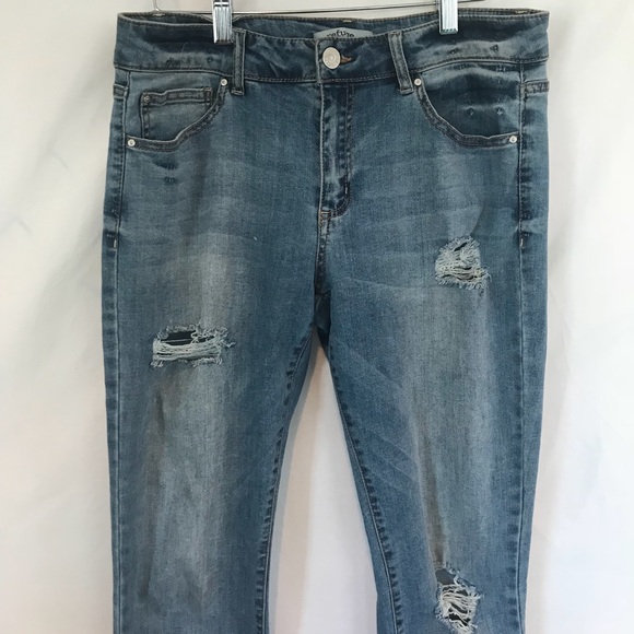 Distressed Skinny Jeans - Picture 2 of 4